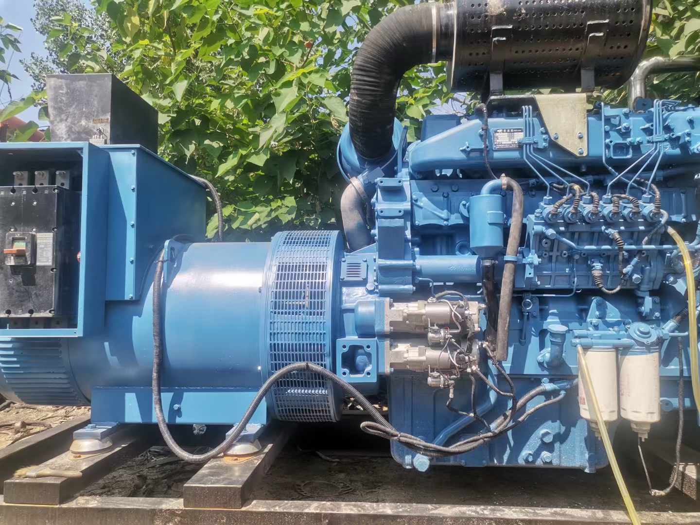 历下详细说明降低 800kW 柴油发电机输出电流波动的方法