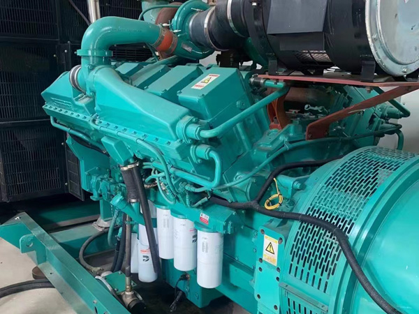 历下更换100kW柴油发电机组机油时，需要注意哪些事项？